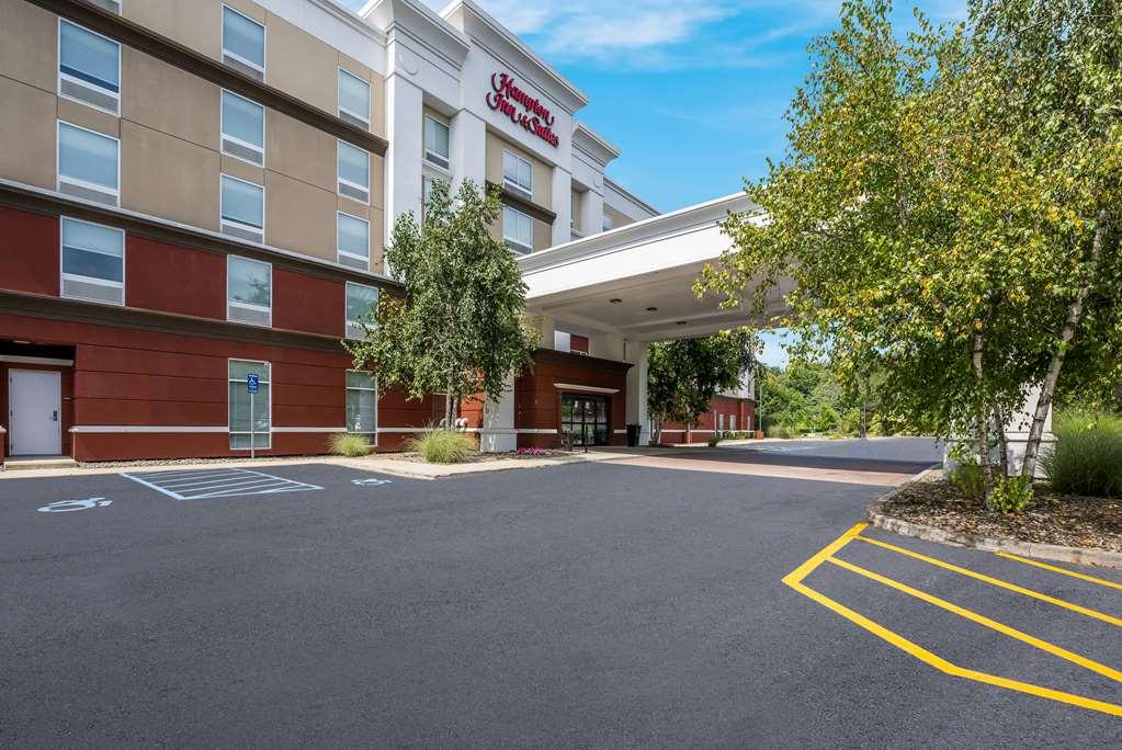 Hampton Inn & Suites Poughkeepsie Spackenkill Exterior photo